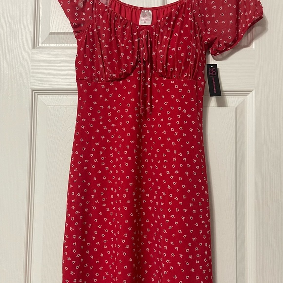 Dresses & Skirts - Red floral mini dress